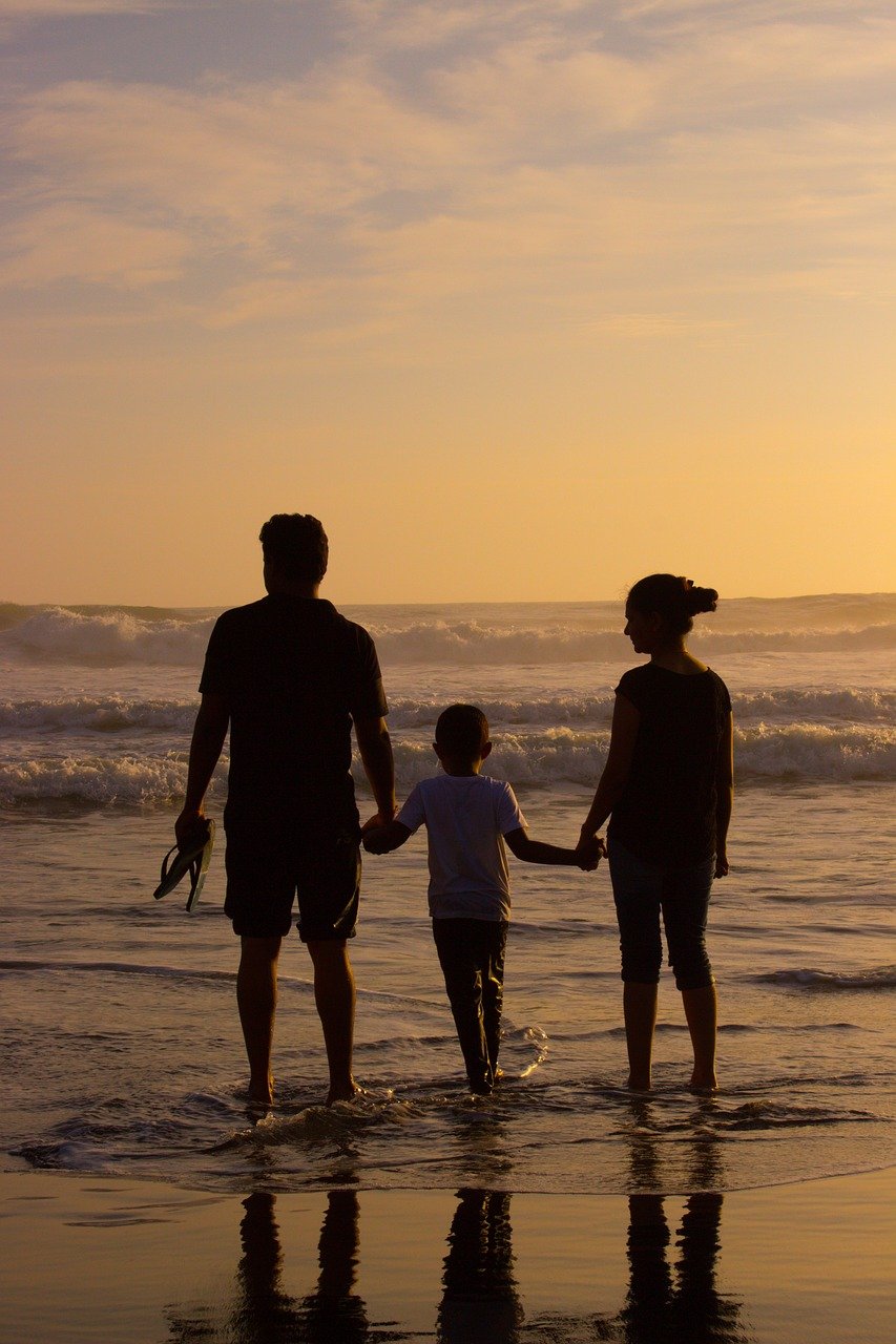 beach, family, nature-4455433.jpg